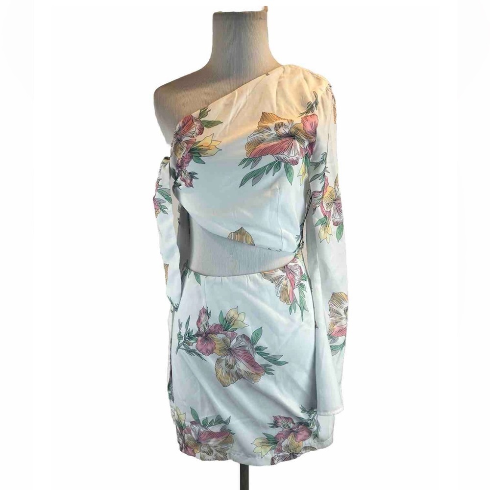 Super down Essie Floral One Shoulder Dress